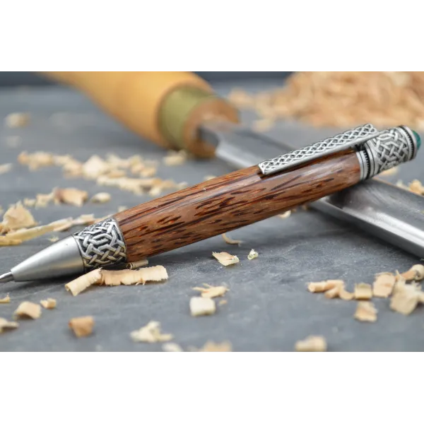 Stylo bois Merlin en palmier rouge Bois de palmier rouge - Au Bois Enchanté